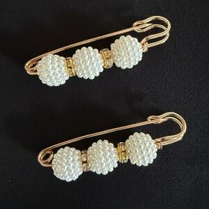 Elegant Gold and Pearl Beaded Brooch Set